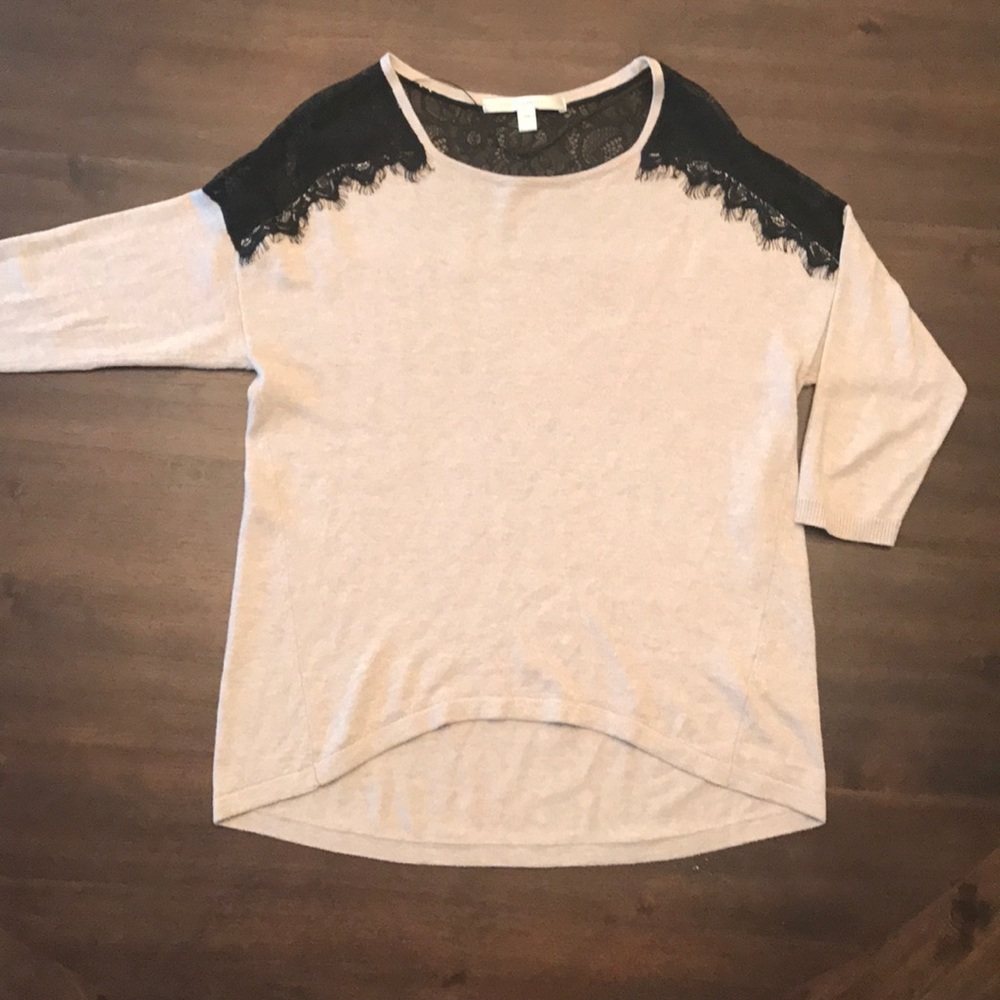 3/4 sleeve sweater with lace detail